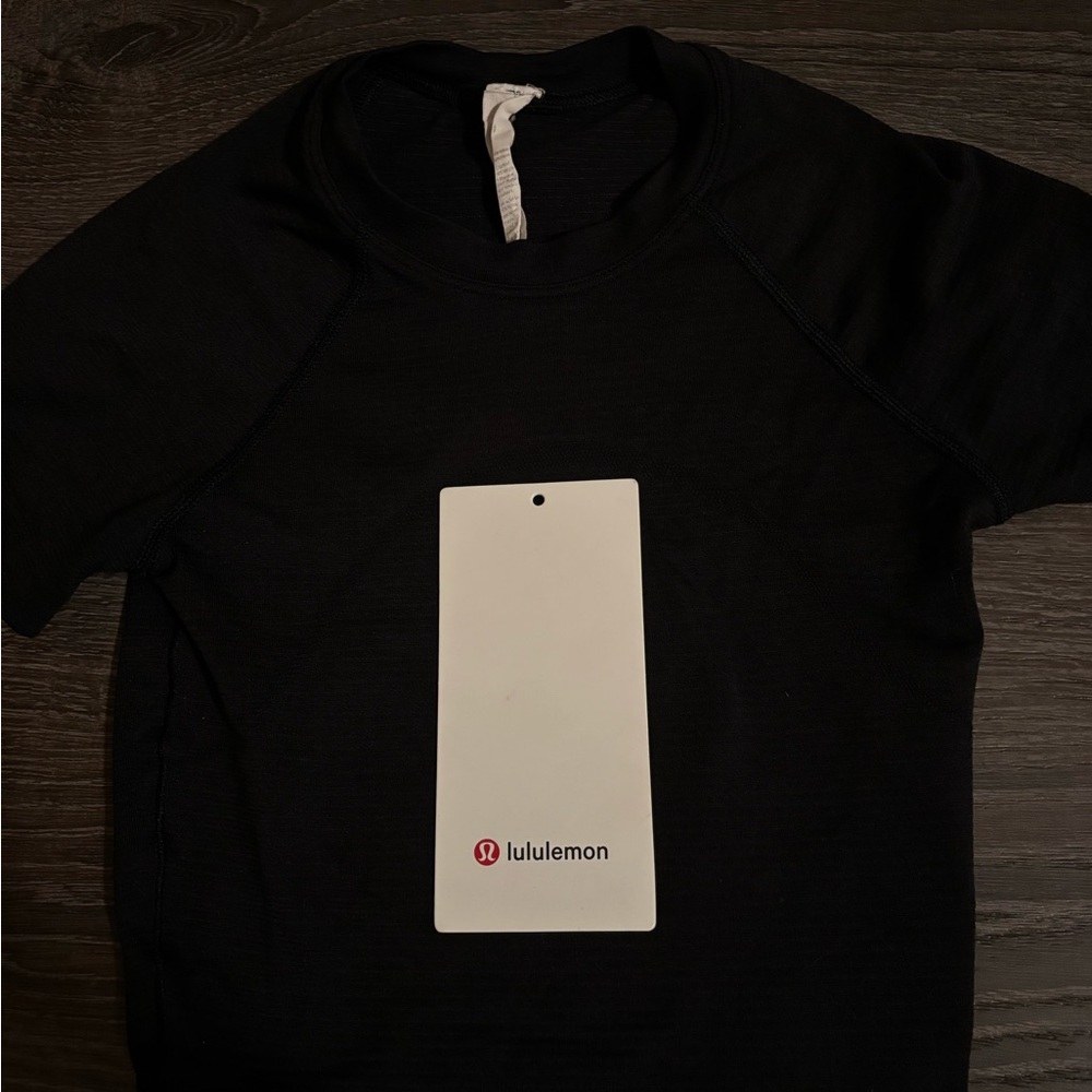 Lululemon black swiftly tech cropped short sleeve size 0